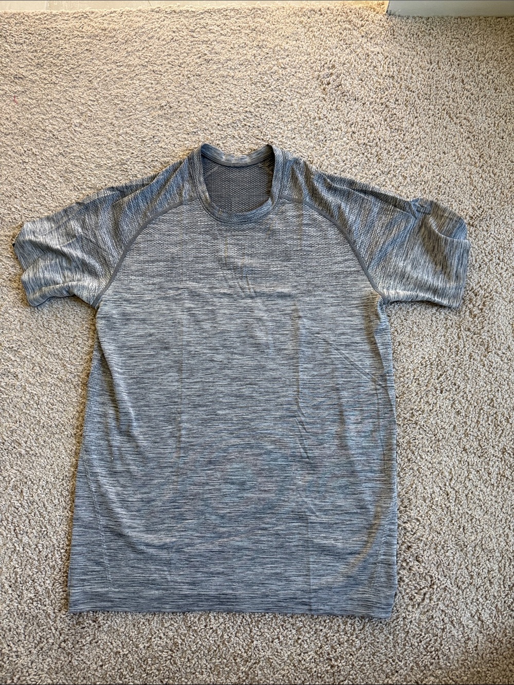 lululemon athletica Men's Heathered Gray Short Sleeve Performance Tee